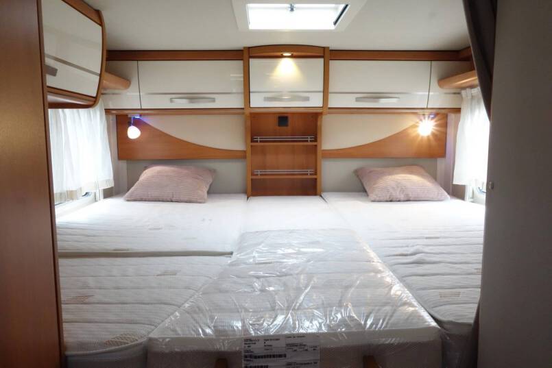 Hymer Exsis T 588 AUTOMAAT, 150 pk, compact met 2 aparte bedden 30