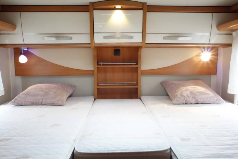 Hymer Exsis T 588 AUTOMAAT, 150 pk, compact met 2 aparte bedden 31