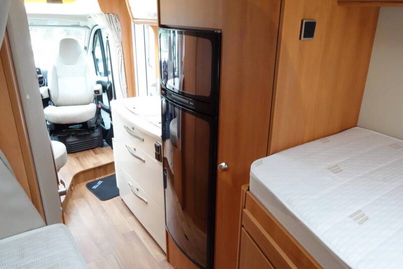 Hymer Exsis T 588 AUTOMAAT, 150 pk, compact met 2 aparte bedden 33