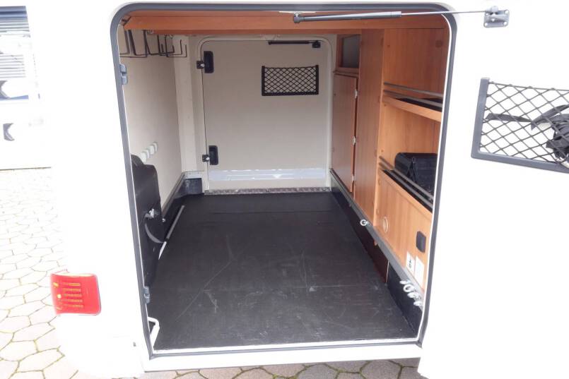 Hymer Exsis T 588 AUTOMAAT, 150 pk, compact met 2 aparte bedden 8