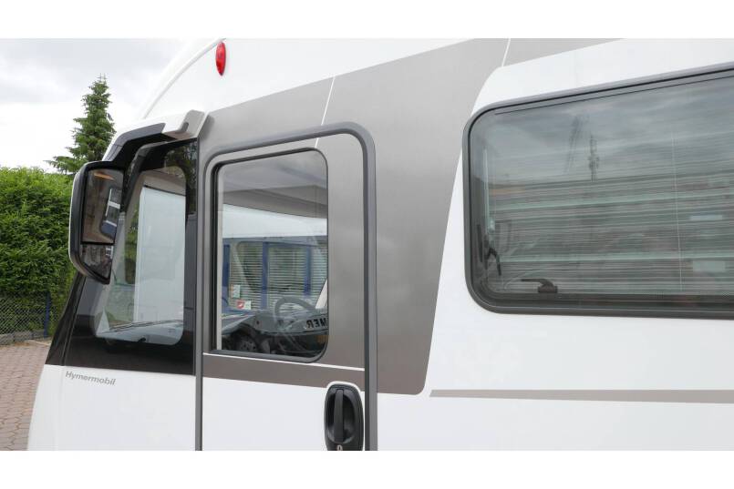 Hymer B 704 SL SupremeLine AUTOMAAT, 180 pk, 2 aparte bedden 16