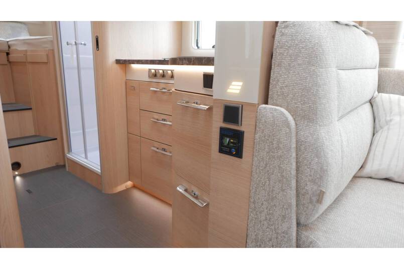 Hymer B 704 SL SupremeLine AUTOMAAT, 180 pk, 2 aparte bedden 32