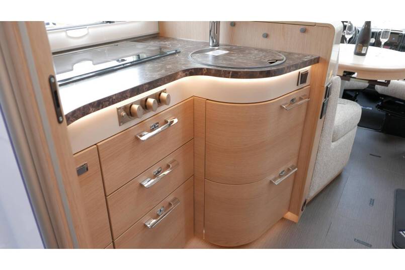 Hymer B 704 SL SupremeLine AUTOMAAT, 180 pk, 2 aparte bedden 34