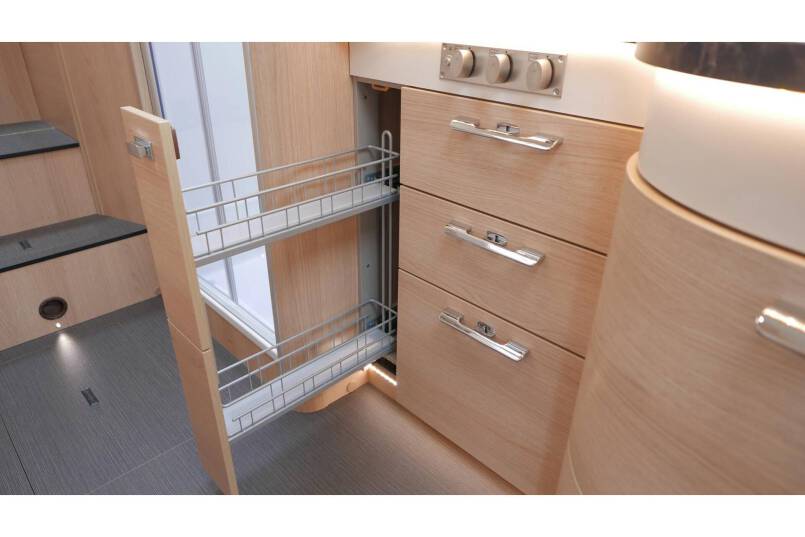 Hymer B 704 SL SupremeLine AUTOMAAT, 180 pk, 2 aparte bedden 36