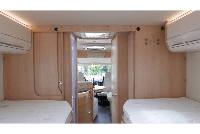 Hymer B 704 SL SupremeLine AUTOMAAT, 180 pk, 2 aparte bedden 40