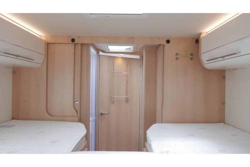 Hymer B 704 SL SupremeLine AUTOMAAT, 180 pk, 2 aparte bedden 42