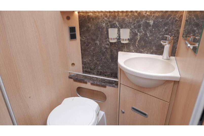 Hymer B 704 SL SupremeLine AUTOMAAT, 180 pk, 2 aparte bedden 46