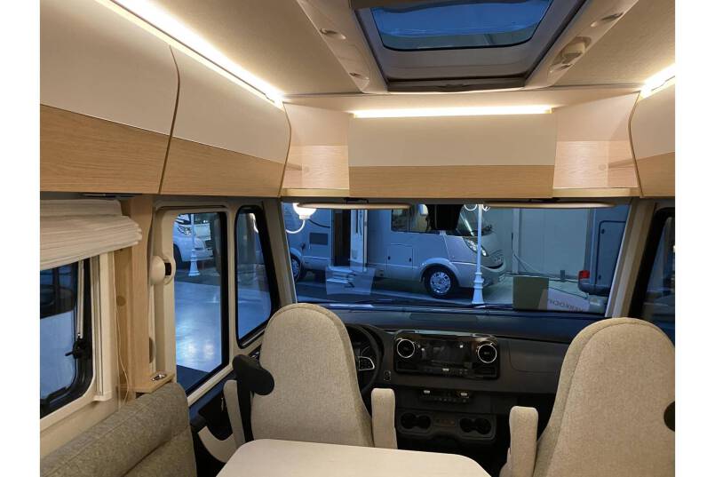 Hymer BMC I 680 9 G AUTOMAAT, bovenkastjes cabine 10