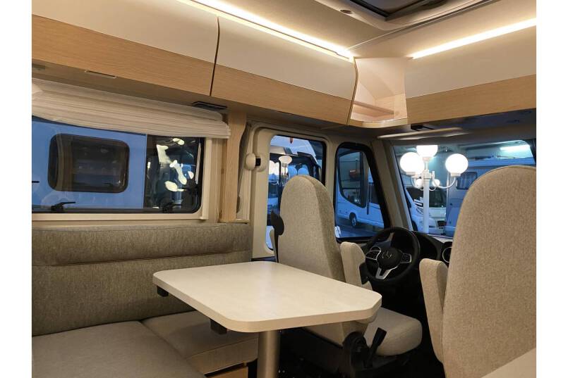 Hymer BMC I 680 9 G AUTOMAAT, bovenkastjes cabine 11