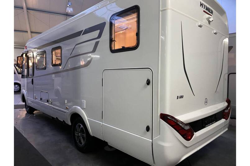 Hymer BMC I 680 9 G AUTOMAAT, bovenkastjes cabine 4