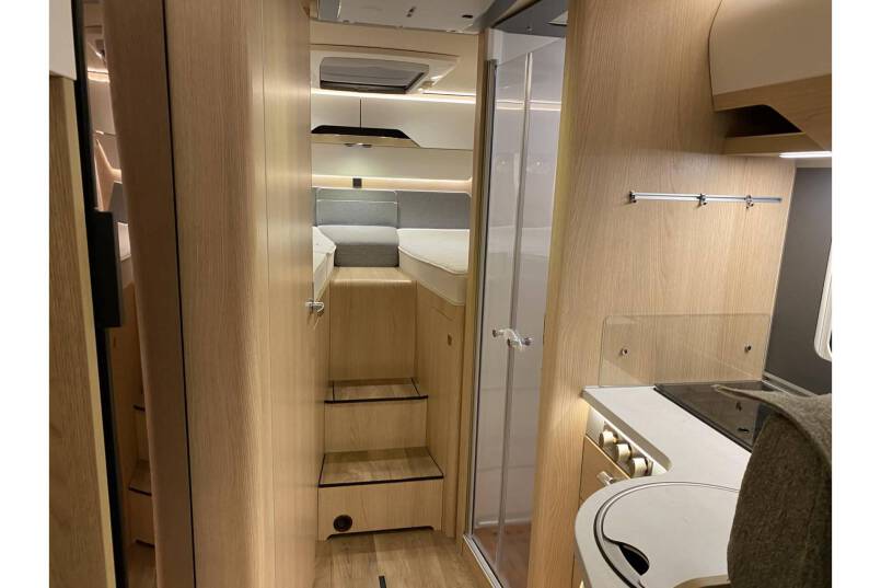 Hymer BMC I 680 9 G AUTOMAAT, bovenkastjes cabine 6