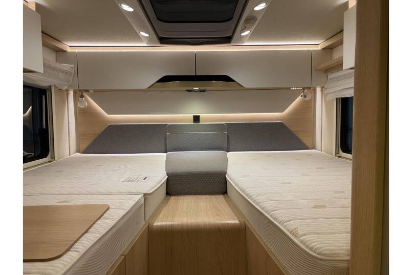 Hymer BMC I 680 9 G AUTOMAAT, bovenkastjes cabine 7
