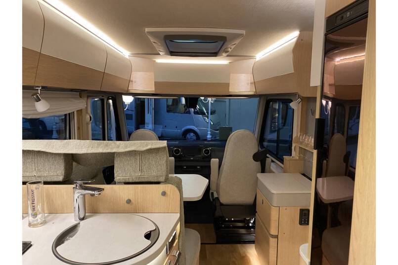 Hymer BMC I 680 9 G AUTOMAAT, bovenkastjes cabine 8