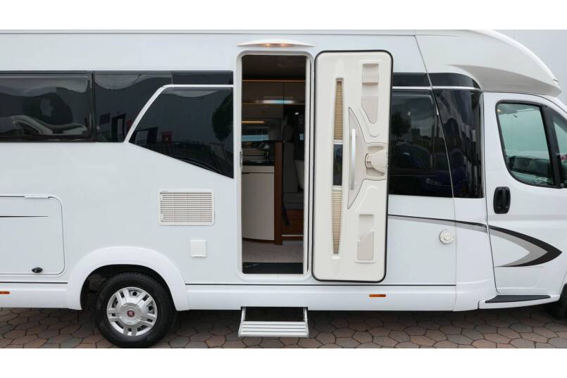 Hobby Premium 65 FL 2 x airco, 2 x zonnepaneel, automatische schotel 11