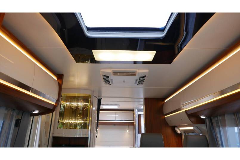Hobby Premium 65 FL 2 x airco, 2 x zonnepaneel, automatische schotel 24