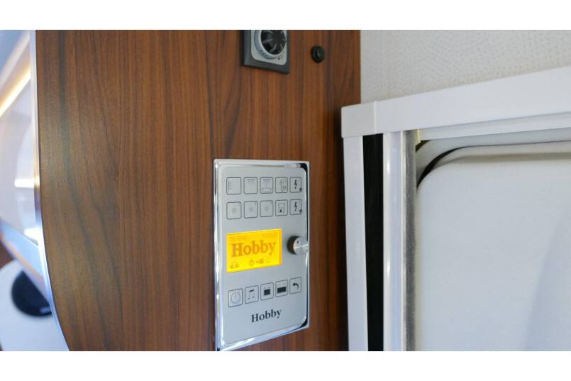 Hobby Premium 65 FL 2 x airco, 2 x zonnepaneel, automatische schotel 27