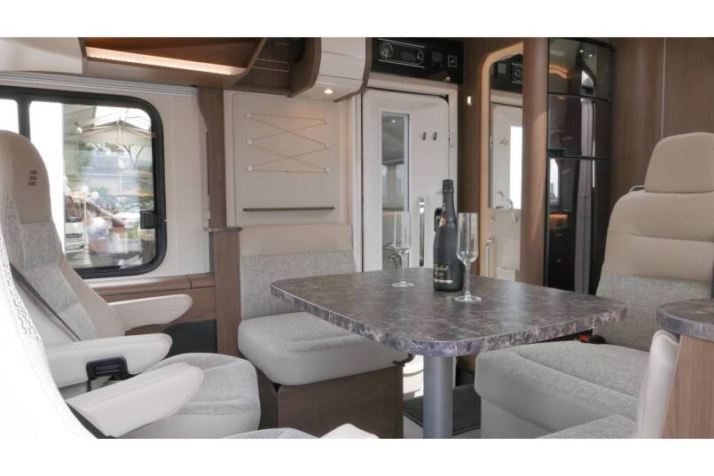 Hymer B 704 SL SupremeLine AUTOMAAT, 180 pk, 2 aparte bedden 26