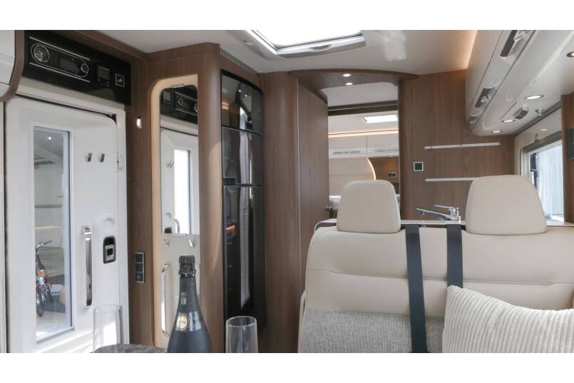Hymer B 704 SL SupremeLine AUTOMAAT, 180 pk, 2 aparte bedden 28