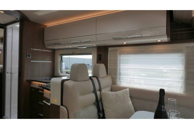Hymer B 704 SL SupremeLine AUTOMAAT, 180 pk, 2 aparte bedden 30