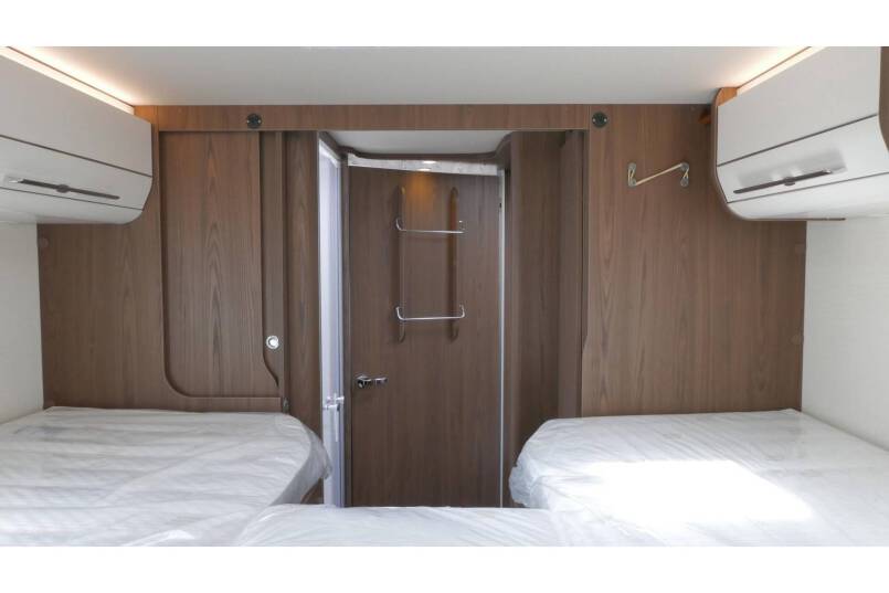 Hymer B 704 SL SupremeLine AUTOMAAT, 180 pk, 2 aparte bedden 38