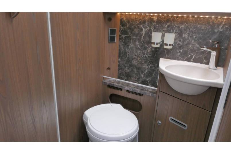 Hymer B 704 SL SupremeLine AUTOMAAT, 180 pk, 2 aparte bedden 40