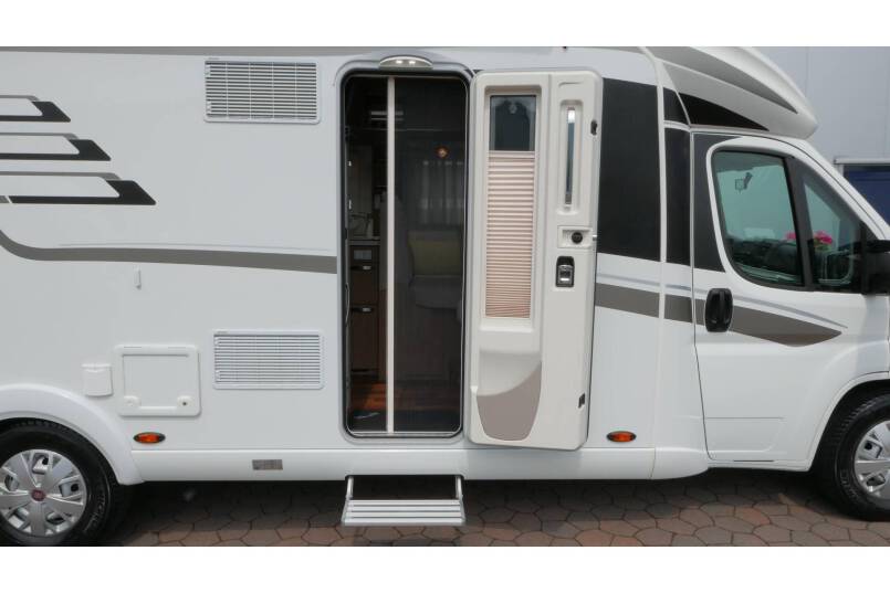 Hymer T 678 CL 3.0 AUTOMAAT 177 pk, 2 aparte bedden 10
