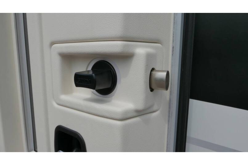 Hymer T 678 CL 3.0 AUTOMAAT 177 pk, 2 aparte bedden 11