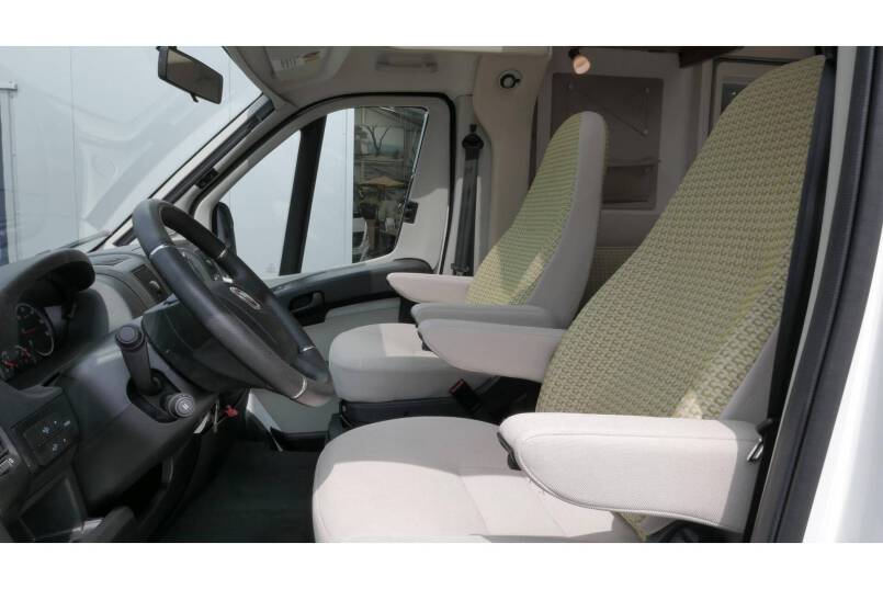 Hymer T 678 CL 3.0 AUTOMAAT 177 pk, 2 aparte bedden 13