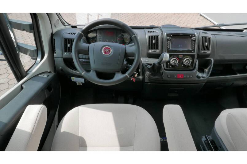 Hymer T 678 CL 3.0 AUTOMAAT 177 pk, 2 aparte bedden 14