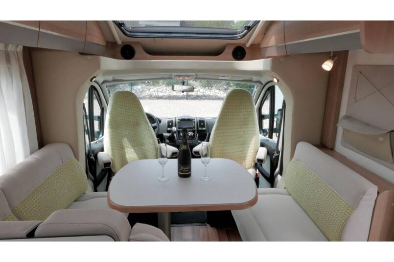 Hymer T 678 CL 3.0 AUTOMAAT 177 pk, 2 aparte bedden 15