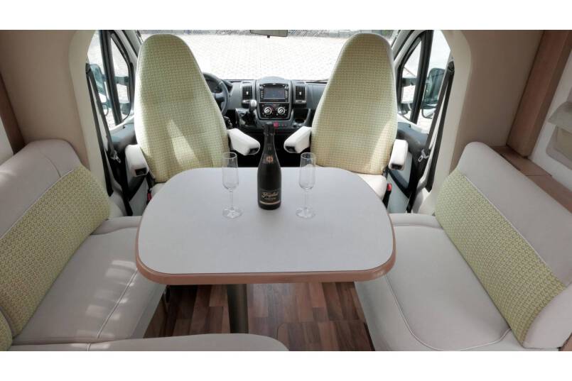 Hymer T 678 CL 3.0 AUTOMAAT 177 pk, 2 aparte bedden 16