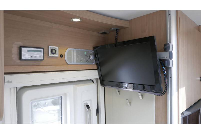 Hymer T 678 CL 3.0 AUTOMAAT 177 pk, 2 aparte bedden 20