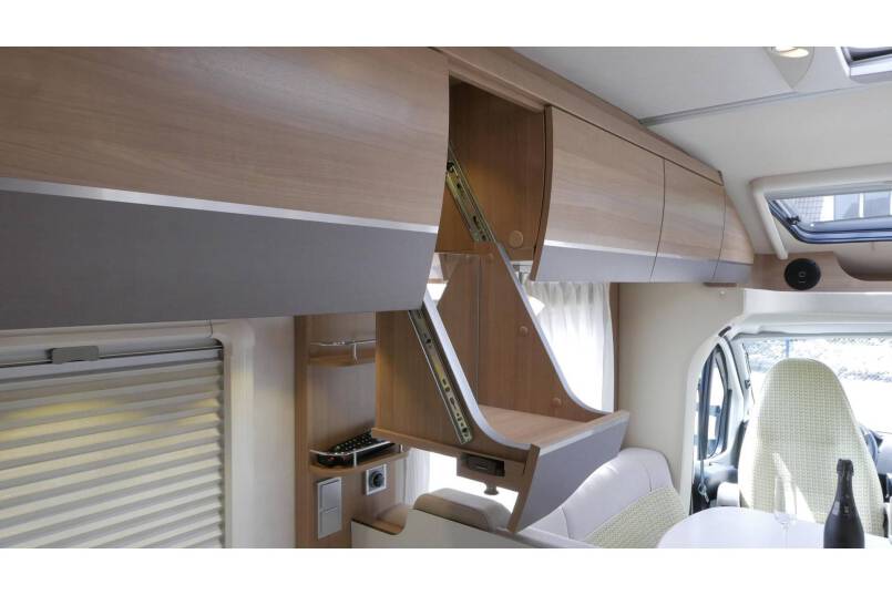 Hymer T 678 CL 3.0 AUTOMAAT 177 pk, 2 aparte bedden 24
