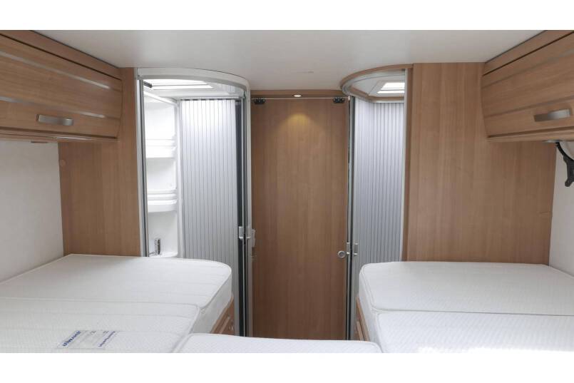 Hymer T 678 CL 3.0 AUTOMAAT 177 pk, 2 aparte bedden 28