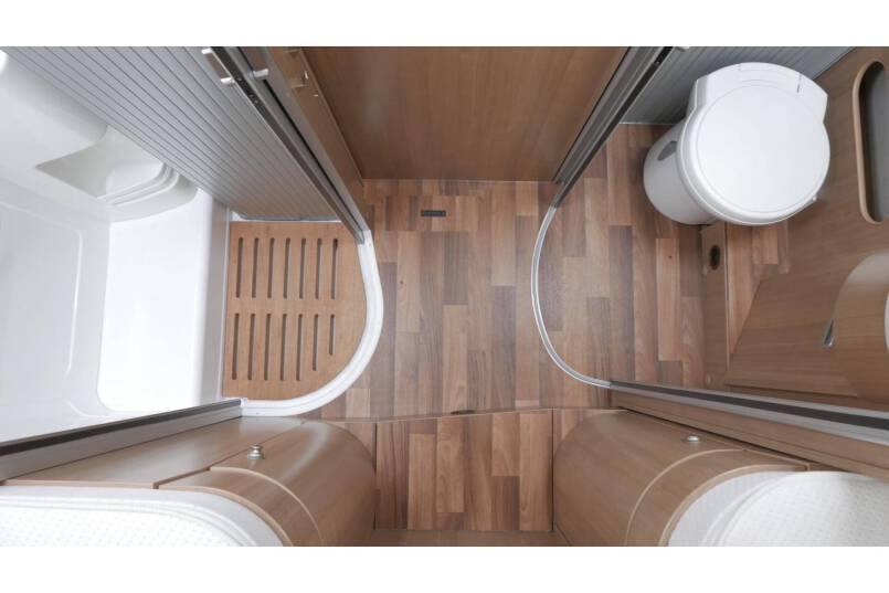Hymer T 678 CL 3.0 AUTOMAAT 177 pk, 2 aparte bedden 29