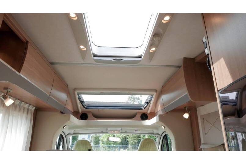 Hymer T 678 CL 3.0 AUTOMAAT 177 pk, 2 aparte bedden 35