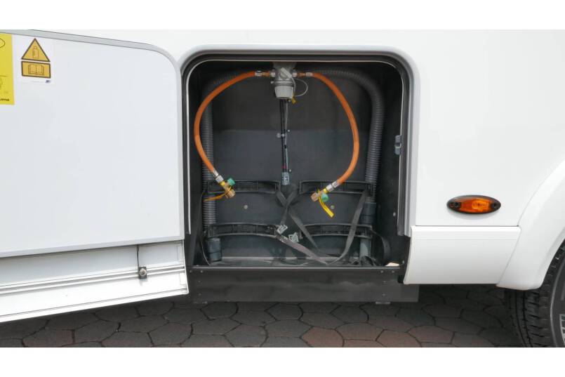 Hymer T 678 CL 3.0 AUTOMAAT 177 pk, 2 aparte bedden 8