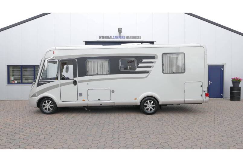 Hymer B 698 AUTOMAAT, 3.0 177 pk, Champagne, bovenkastjes cabine, Queensbed 3
