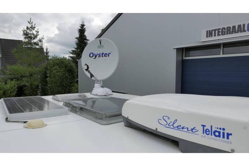 Hymer B 698 AUTOMAAT, 3.0 177 pk, Champagne, bovenkastjes cabine, Queensbed 42