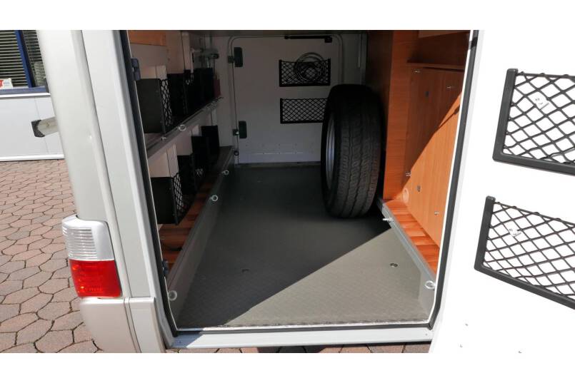 Hymer T 674 SL Star Edition, 2 aparte bedden, garage 12