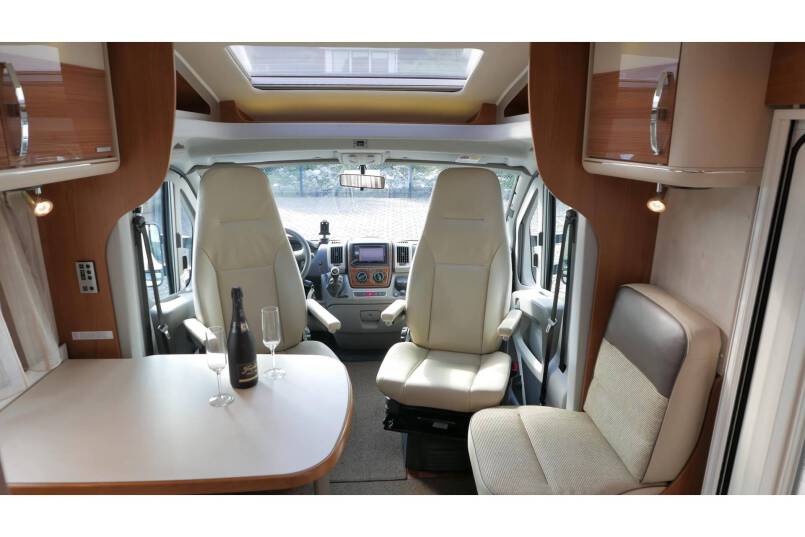 Hymer T 674 SL Star Edition, 2 aparte bedden, garage 16