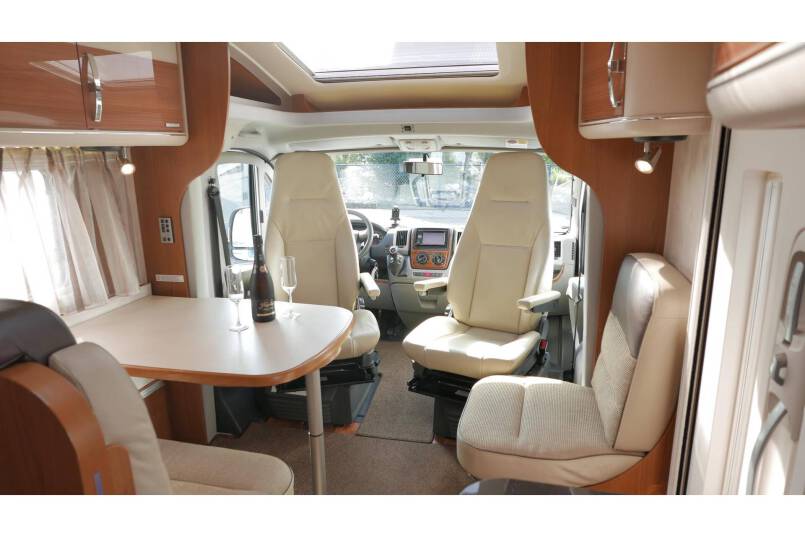 Hymer T 674 SL Star Edition, 2 aparte bedden, garage 17