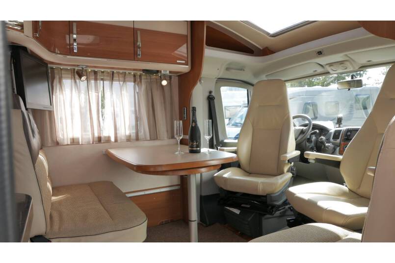 Hymer T 674 SL Star Edition, 2 aparte bedden, garage 19