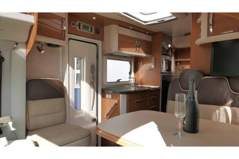 Hymer T 674 SL Star Edition, 2 aparte bedden, garage 21