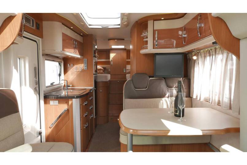 Hymer T 674 SL Star Edition, 2 aparte bedden, garage 22