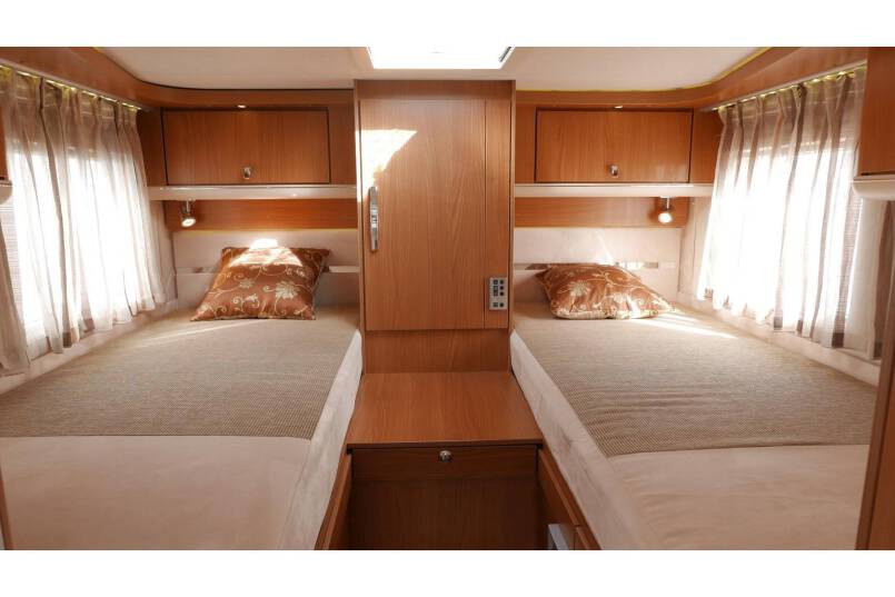 Hymer T 674 SL Star Edition, 2 aparte bedden, garage 27