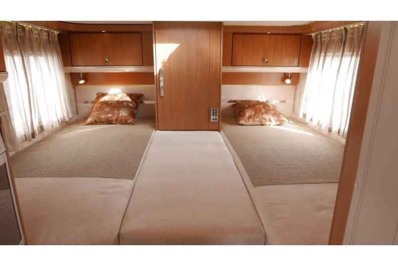 Hymer T 674 SL Star Edition, 2 aparte bedden, garage 28