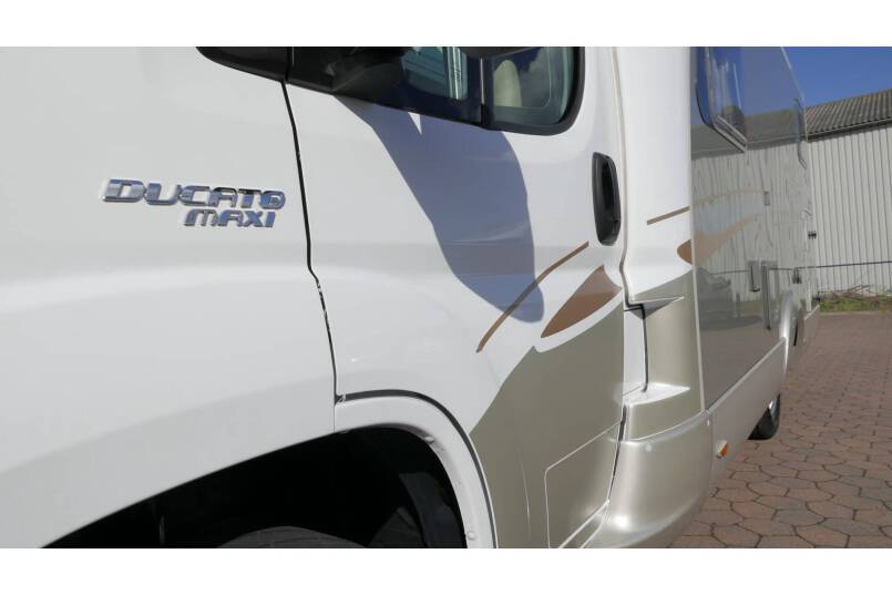 Hymer T 674 SL Star Edition, 2 aparte bedden, garage 8