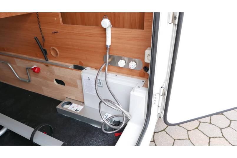 Rapido 9066 DF 150 pk, grote garage, 2 aparte bedden 10