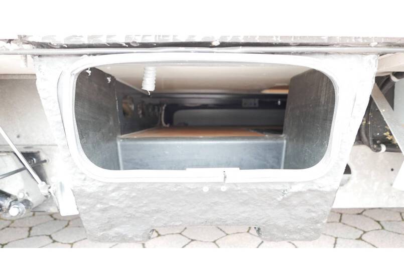 Rapido 9066 DF 150 pk, grote garage, 2 aparte bedden 12